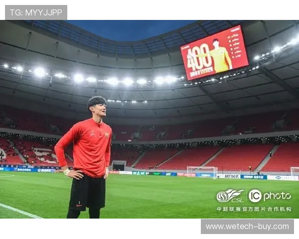 颜骏凌迎来职业生涯新里程碑上海海港门将出战500场赛事纪念夜